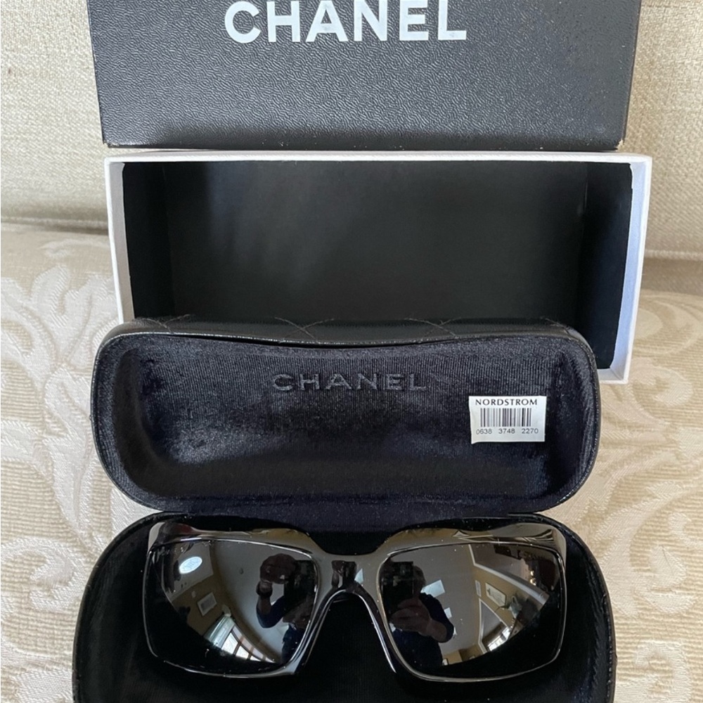 🎈SOLD🎈Authentic CHANEL sunglasses. No flaws